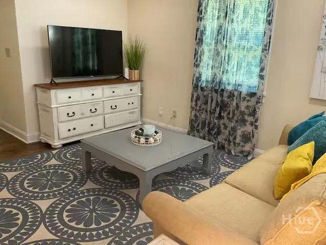 $2,400 | 1827 Greenville Street, Savannah, GA 31404