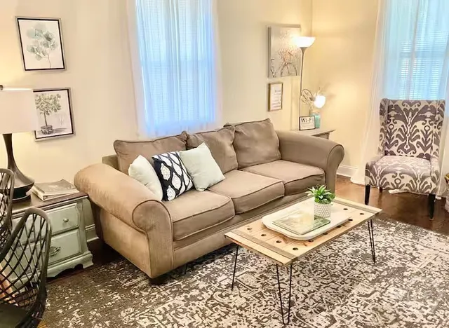 $2,400 | 1827 Greenville Street, Savannah, GA 31404