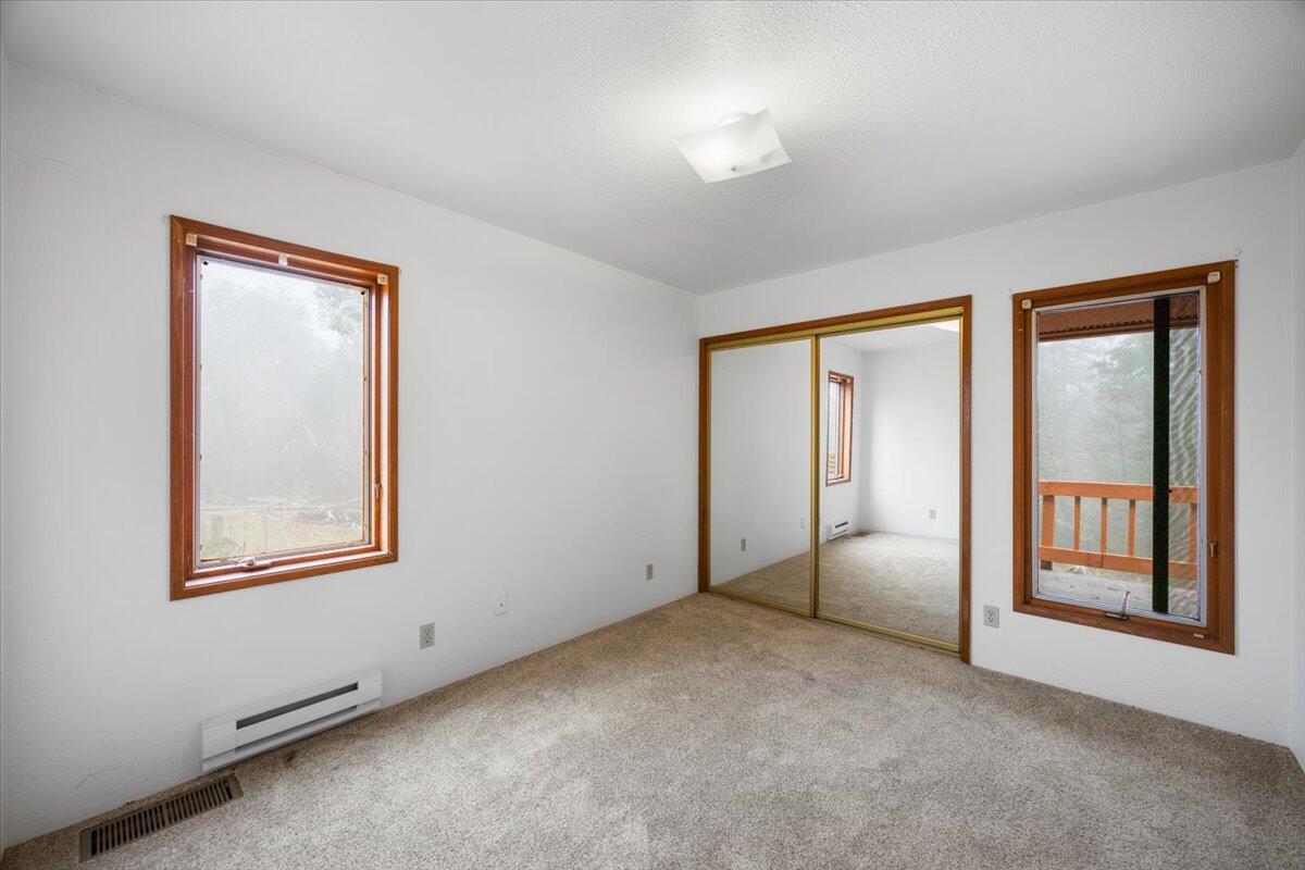 5449 Hugo Road Grants Pass, OR 97526 - Photo 16 of 28 H18