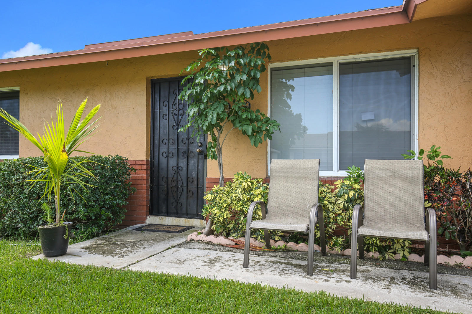 1909 West 23rd Street Riviera Beach, FL 33404 - Photo 3 of 13 03_Image_3_of_14_mls