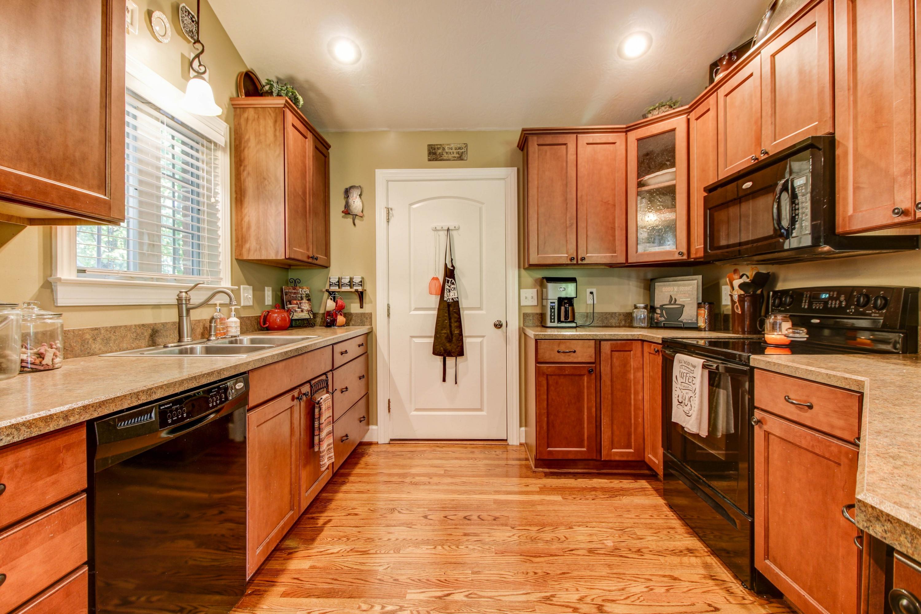 5640 Green Ridge Road Roanoke, VA 24019 - Photo 22 of 47 022-233759-_MG_4505_6_7_5122832