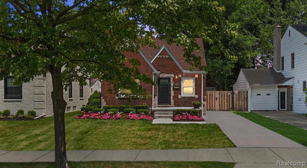 1450 Hampton Road Grosse Pointe Woods, MI 48236 - Photo 1 of 53
