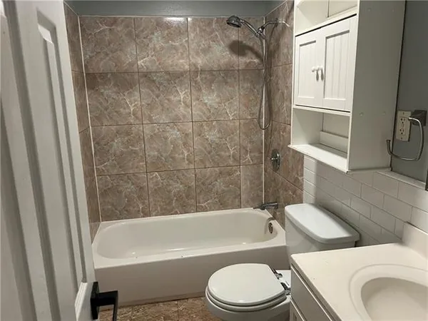 $1,800 | 2716 Riverland Drive, Chalmette, LA 70043