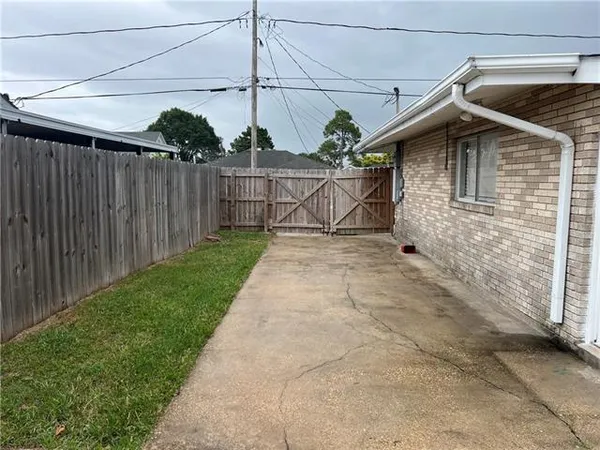 $1,800 | 2716 Riverland Drive, Chalmette, LA 70043