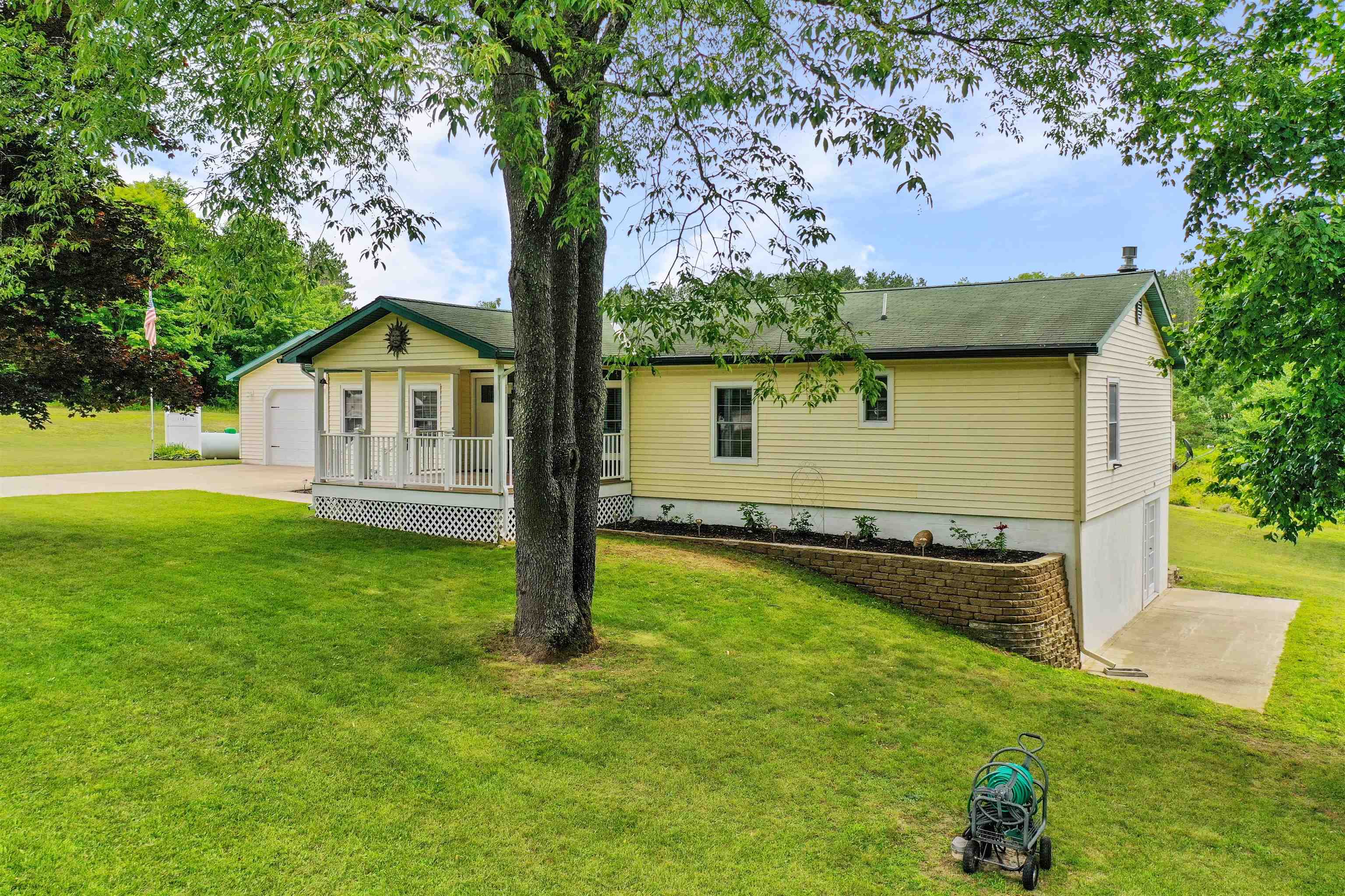 1151 South 29 Road Cadillac, MI 49601 - Photo 2 of 51 1902764-1.JPG
