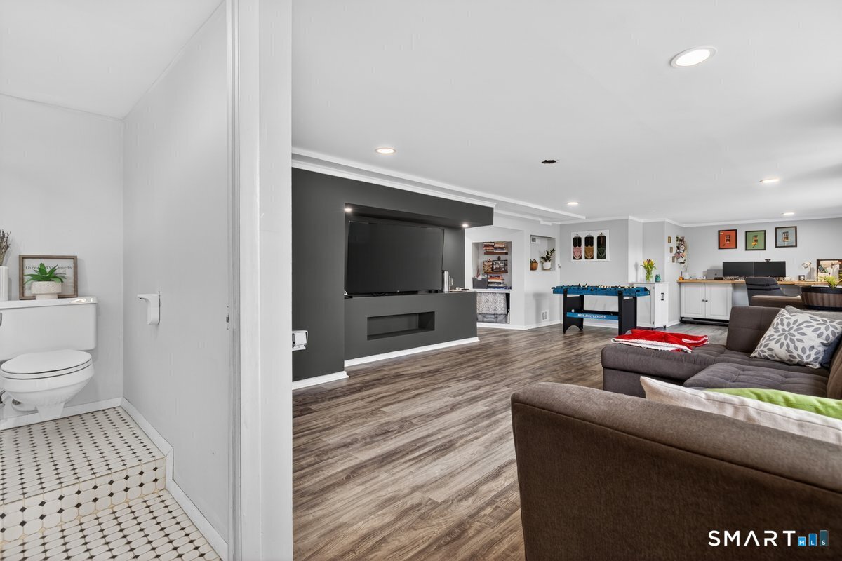 131 Clay Hill Road Stamford, CT 06905 - Photo 18 of 32