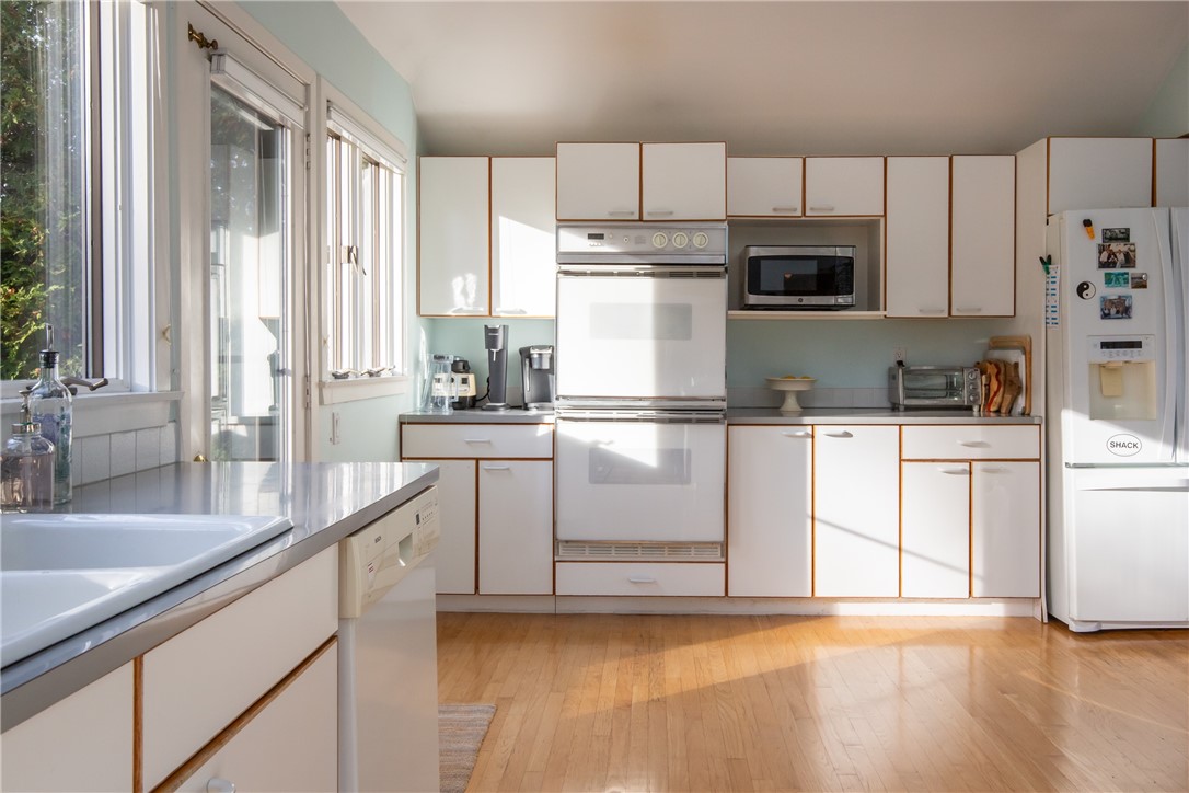 58 Overhill Road Warren, RI 02885 - Photo 13 of 40