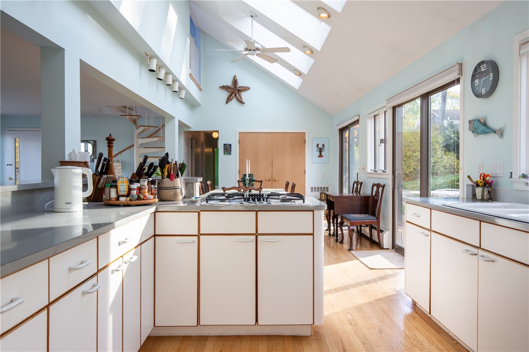 58 Overhill Road Warren, RI 02885 - Photo 15 of 40