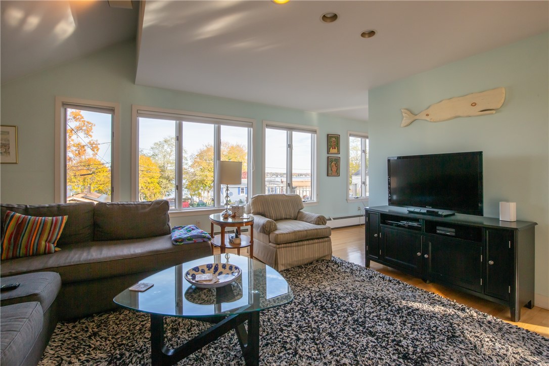 58 Overhill Road Warren, RI 02885 - Photo 17 of 40
