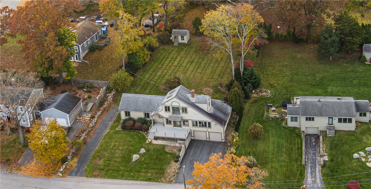 58 Overhill Road Warren, RI 02885 - Photo 3 of 40