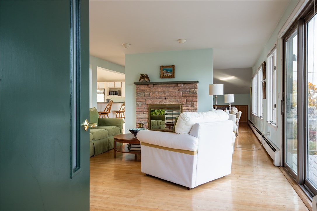 58 Overhill Road Warren, RI 02885 - Photo 4 of 40