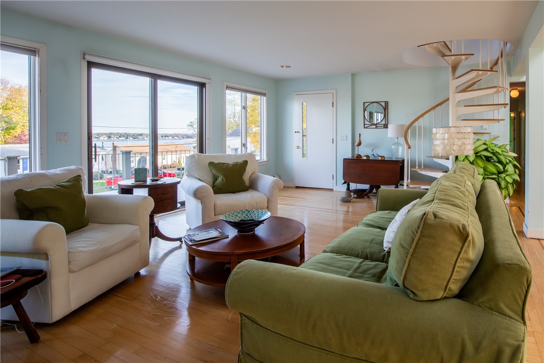 58 Overhill Road Warren, RI 02885 - Photo 7 of 40