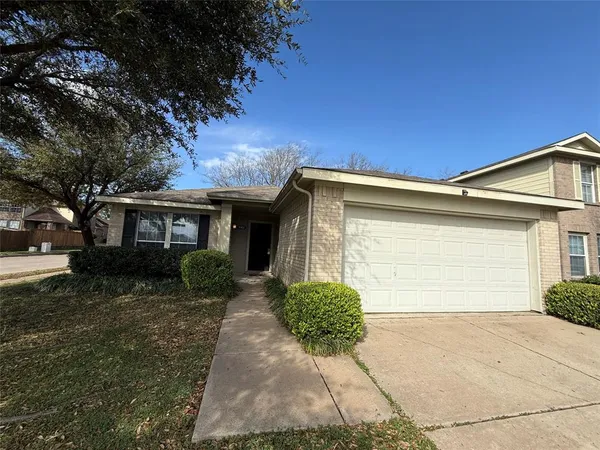 $1,975 | 9301 Goldenview Drive, Fort Worth, TX 76244