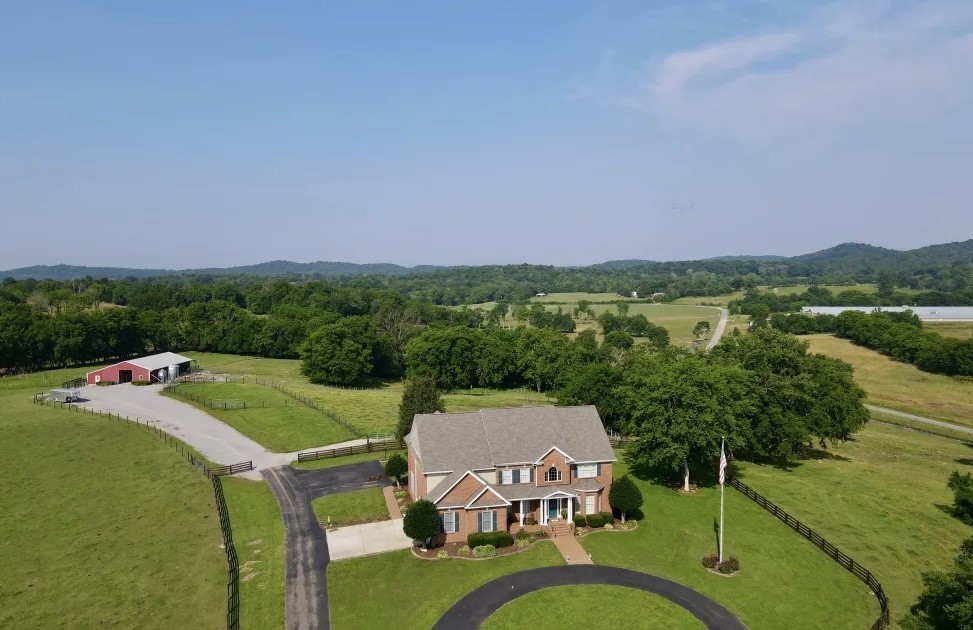 189 South Fishing Ford Road Petersburg, TN 37144 - Photo 3 of 16