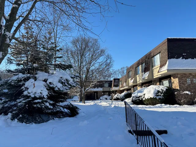 $130,000 | 6081 West Calumet Road, Milwaukee, WI 53223