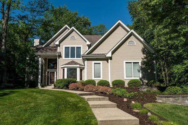 $789,000 | W305-n2373 W305-n2373 Maple, Pewaukee, WI 53072