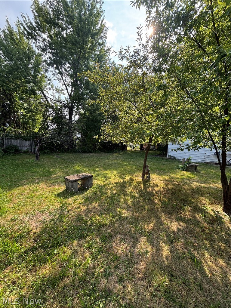 829 Whitcomb Road Cleveland, OH 44110 - Photo 11 of 12
