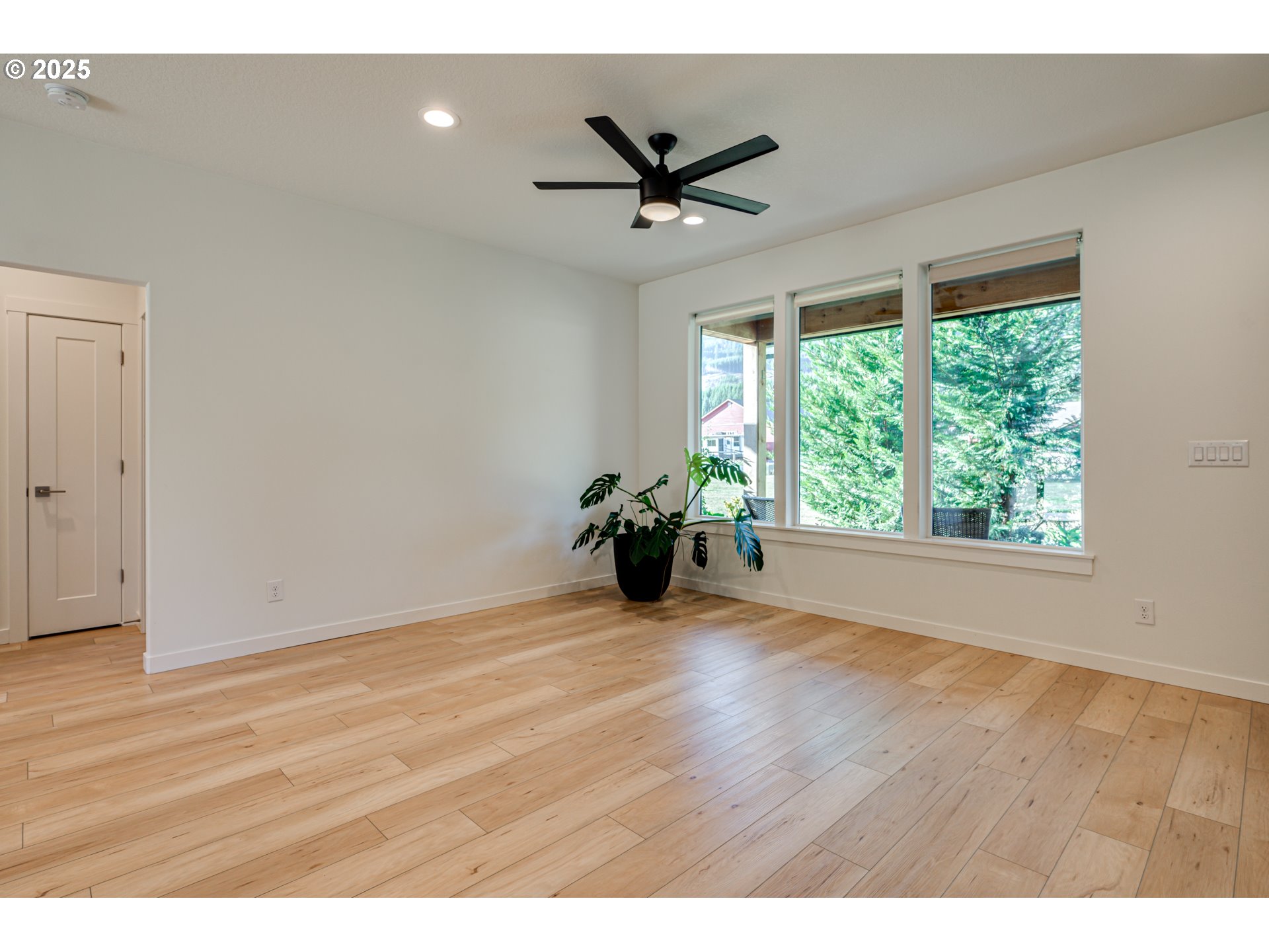 192 Stuart Field Lane Ariel, WA 98603 - Photo 13 of 35 a view of a livingroom with a ceiling fan and window