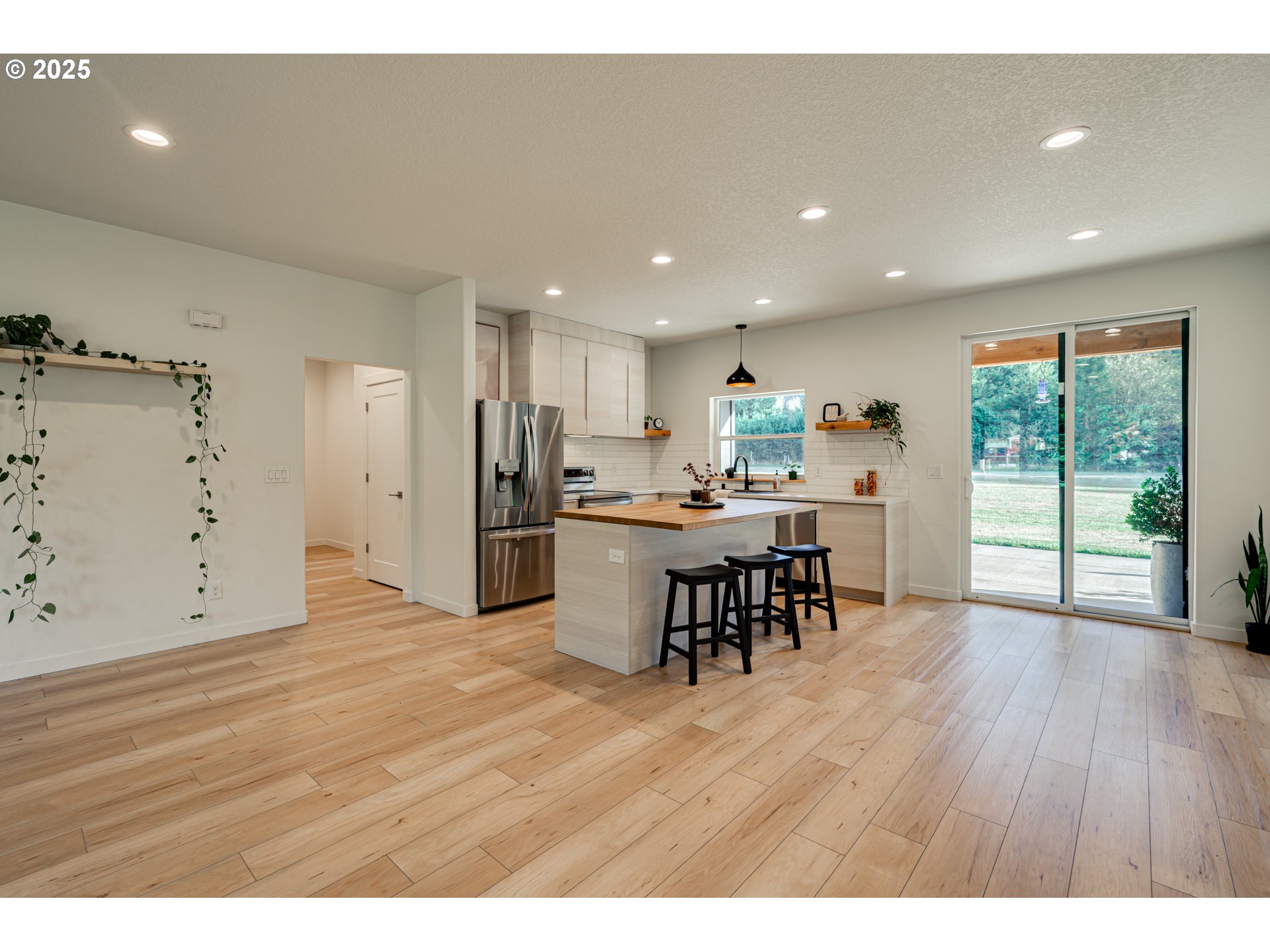 192 Stuart Field Lane Ariel, WA 98603 - Photo 14 of 35 a view of a kitchen with dining space