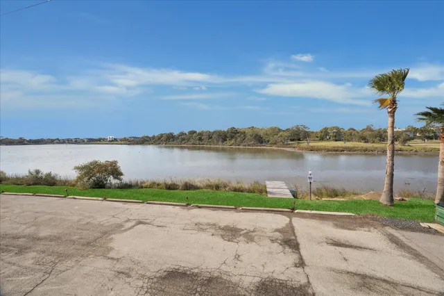 $2,300 | 709 Gale Street, Unit 26, Seabrook, TX 77586