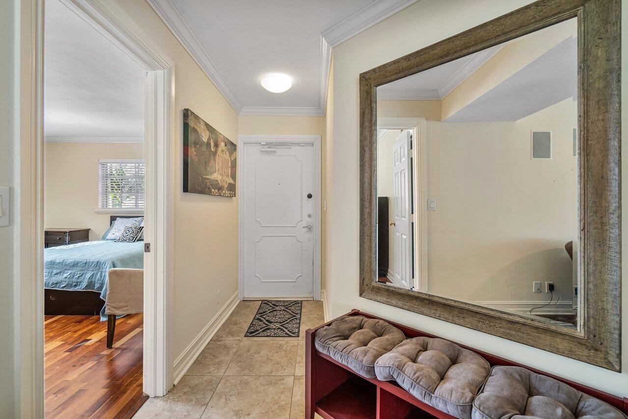 250 East Royal Palm Road, Unit 2C Boca Raton, FL 33432 - Photo 20 of 35 Foyer