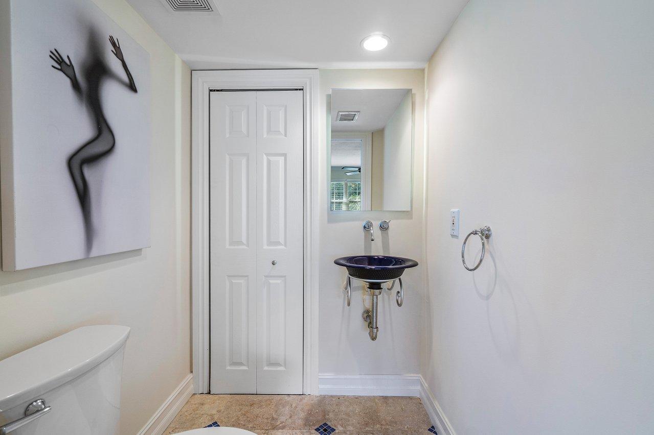 250 East Royal Palm Road, Unit 2C Boca Raton, FL 33432 - Photo 22 of 35 powder room