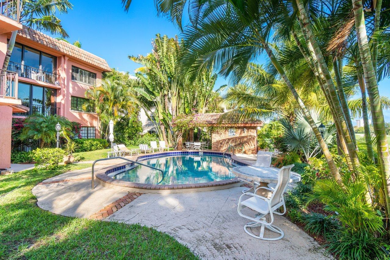 250 East Royal Palm Road, Unit 2C Boca Raton, FL 33432 - Photo 24 of 35 Pool area