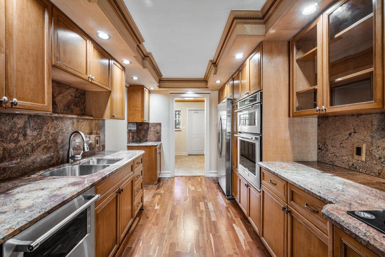 250 East Royal Palm Road, Unit 2C Boca Raton, FL 33432 - Photo 10 of 35 Kitchen to utility room