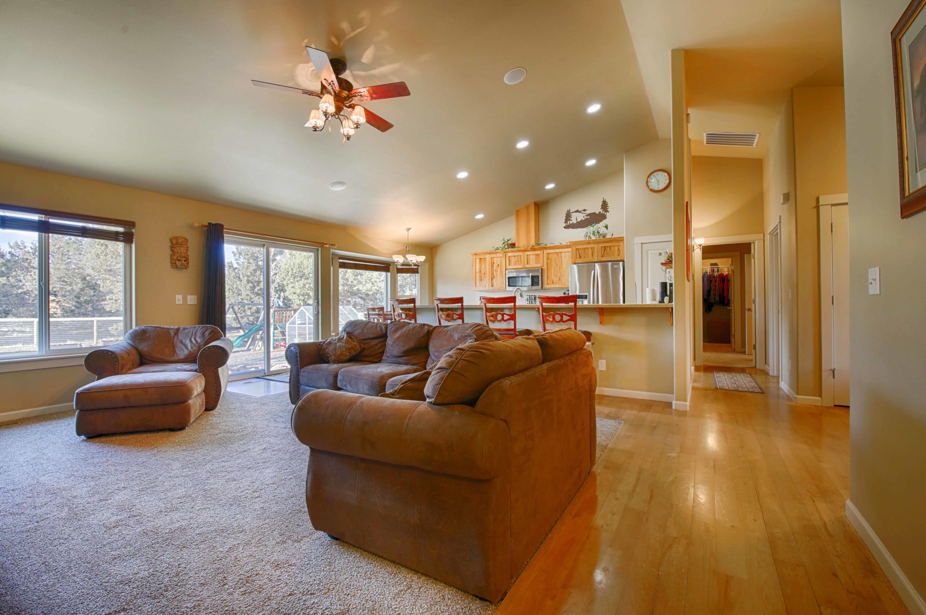 64818 Grande Loop Bend, OR 97701 - Photo 5 of 29 64818 Grande Lp 5