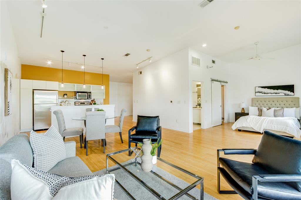 1111 South Akard St Unit 402