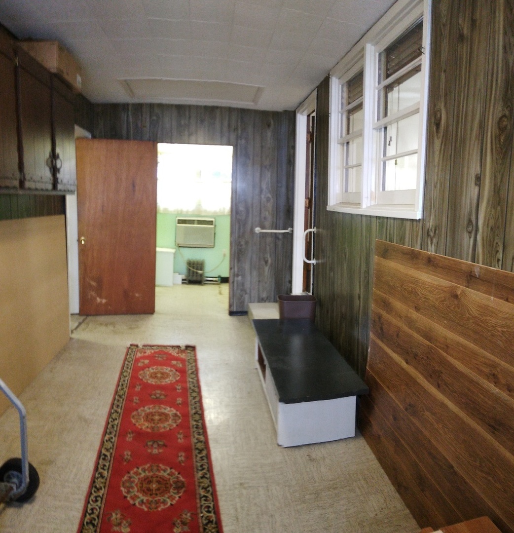 2201 Root Street Crest Hill, IL 60403 - Photo 21 of 27 a living room with a couch