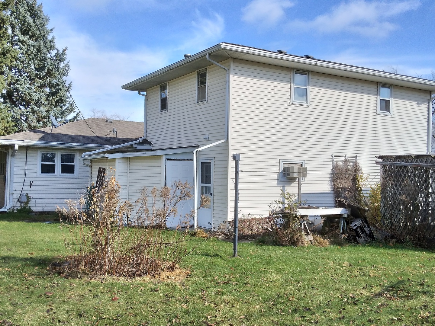 2201 Root Street Crest Hill, IL 60403 - Photo 26 of 27 a view of a house with backyard