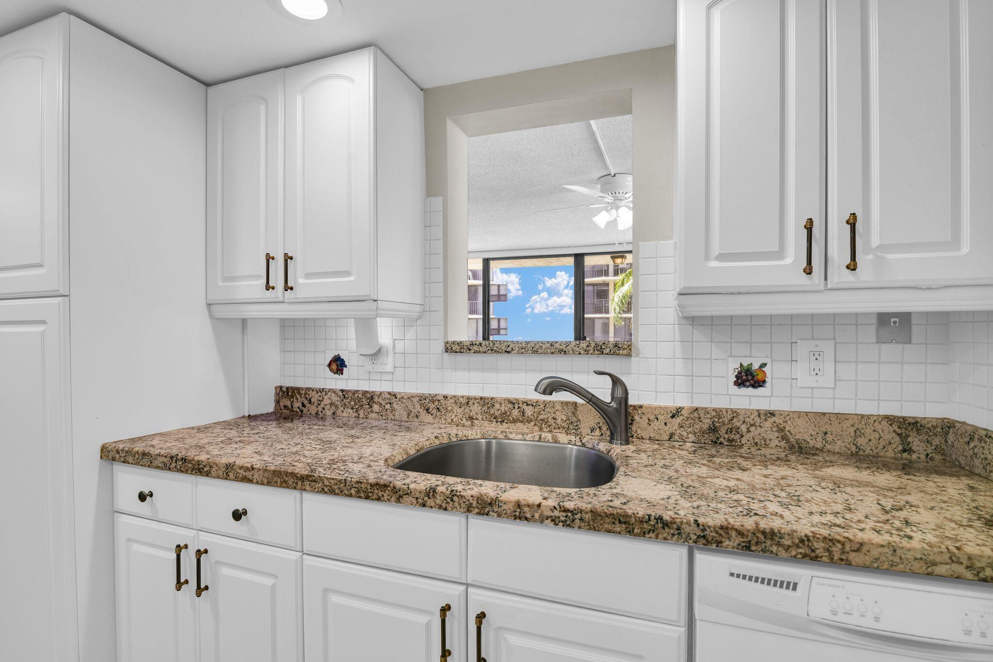 899 Jeffery Street, Unit 3010 Boca Raton, FL 33487 - Photo 13 of 99 899 Jeffery St 301 Kitchen 4