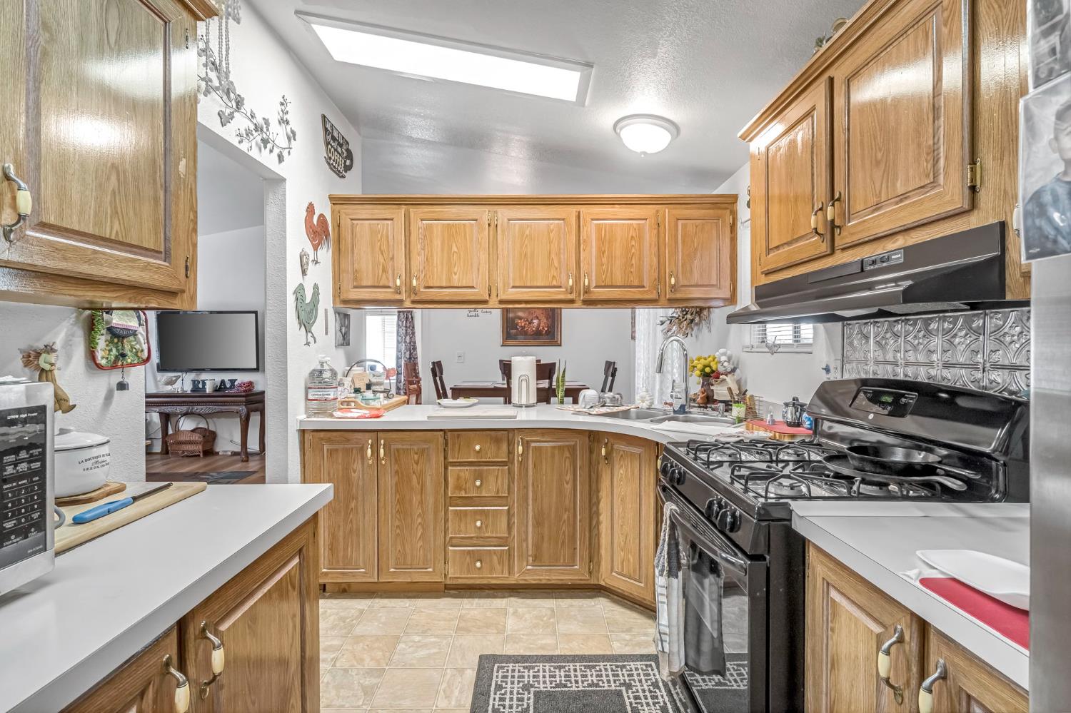 1218 East Cleveland Avenue, Unit 142 Madera, CA 93638 - Photo 11 of 29