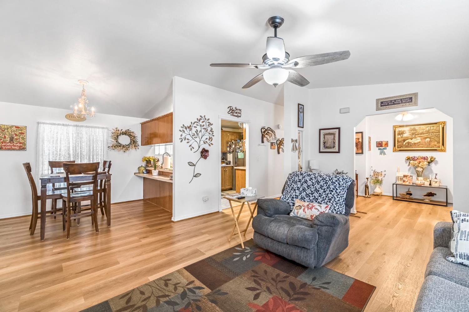 1218 East Cleveland Avenue, Unit 142 Madera, CA 93638 - Photo 7 of 29