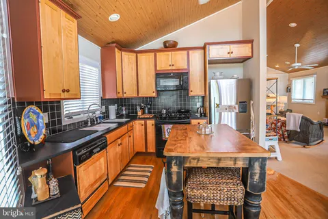 $1,950,000 | 214 83rd Street, Stone Harbor, NJ 08247