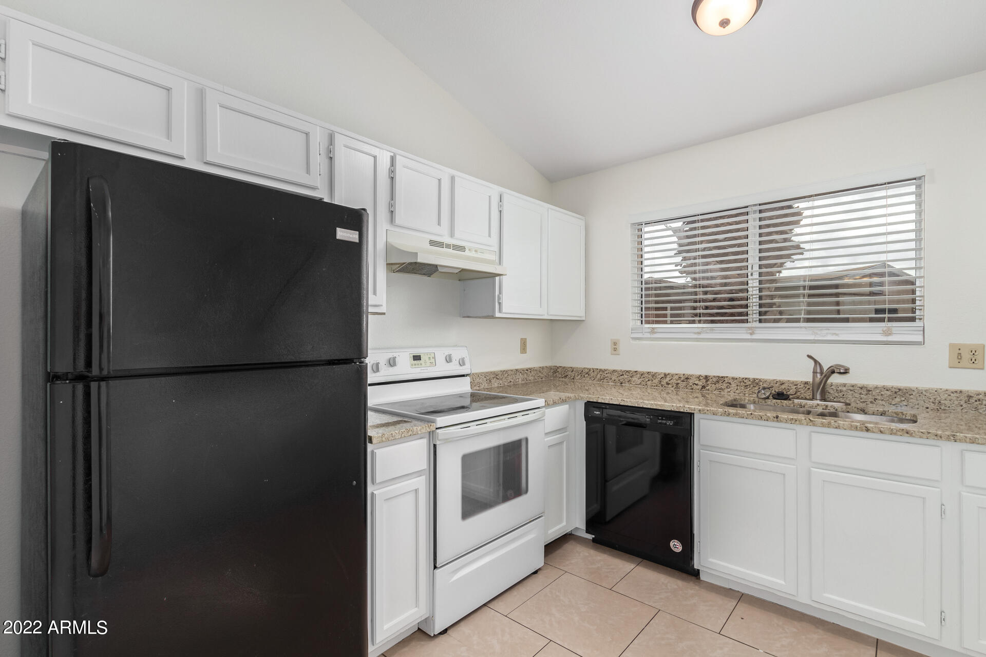 9015 West Granada Road Phoenix, AZ 85037 - Photo 14 of 29 0016-16-Granada
