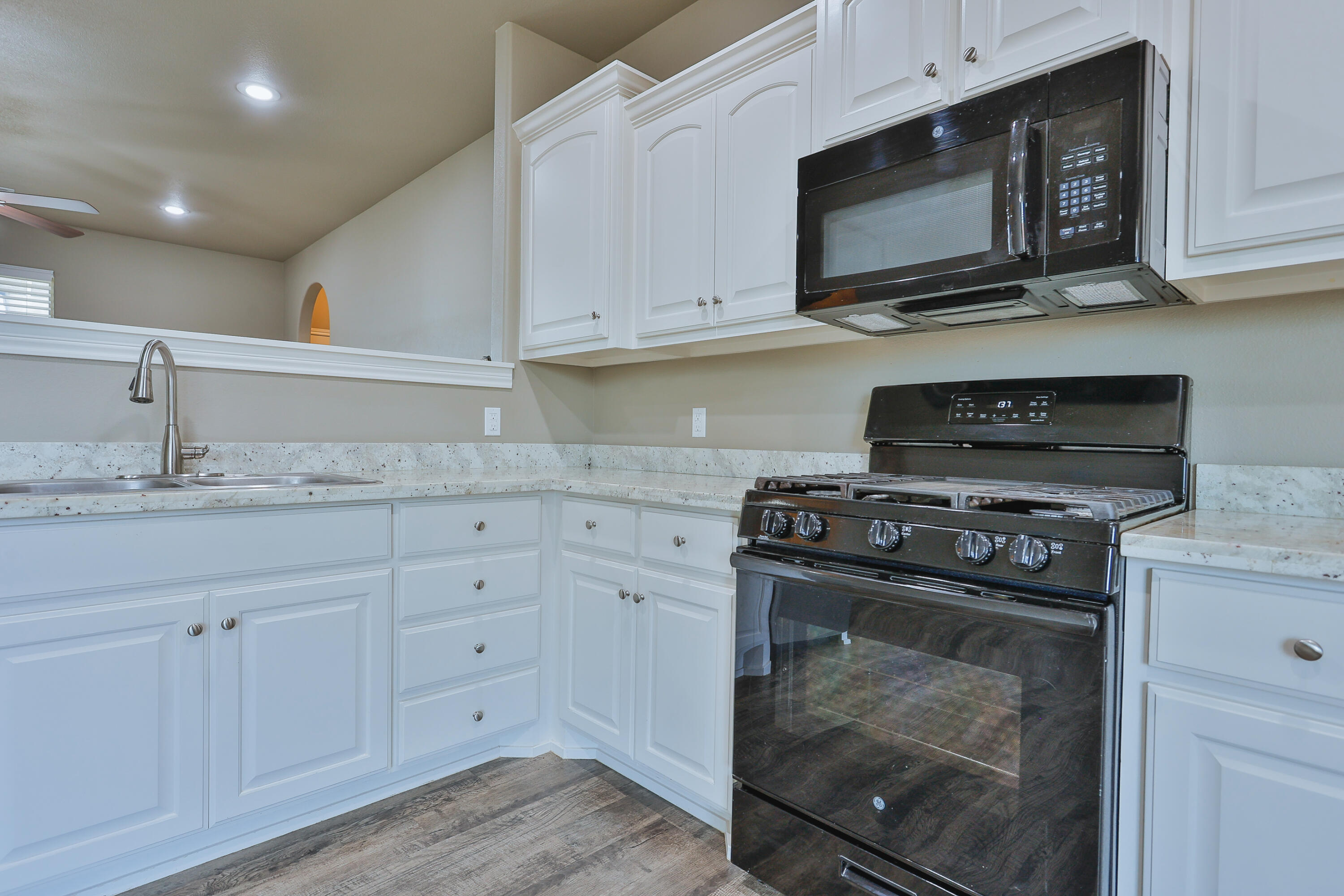 9804 Avenue R Lubbock, TX 79423 - Photo 8 of 23 9804-Ave-R-009