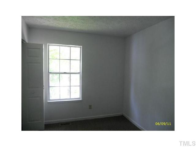 8505 Maeve Court Raleigh, NC 27616 - Photo 4 of 10 Interior Space/Layout