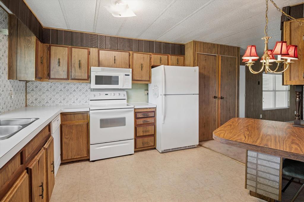 6941 Burger Road Aubrey, TX 76227 - Photo 14 of 28 Mobile Home Kitchen