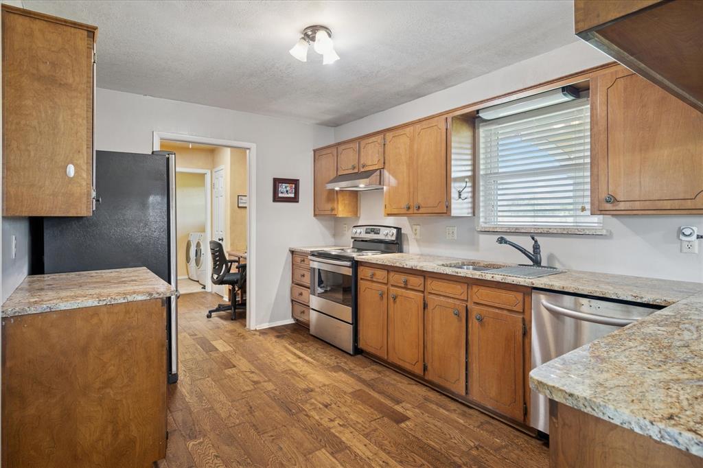 6941 Burger Road Aubrey, TX 76227 - Photo 5 of 28 Stucco Home Kitchen