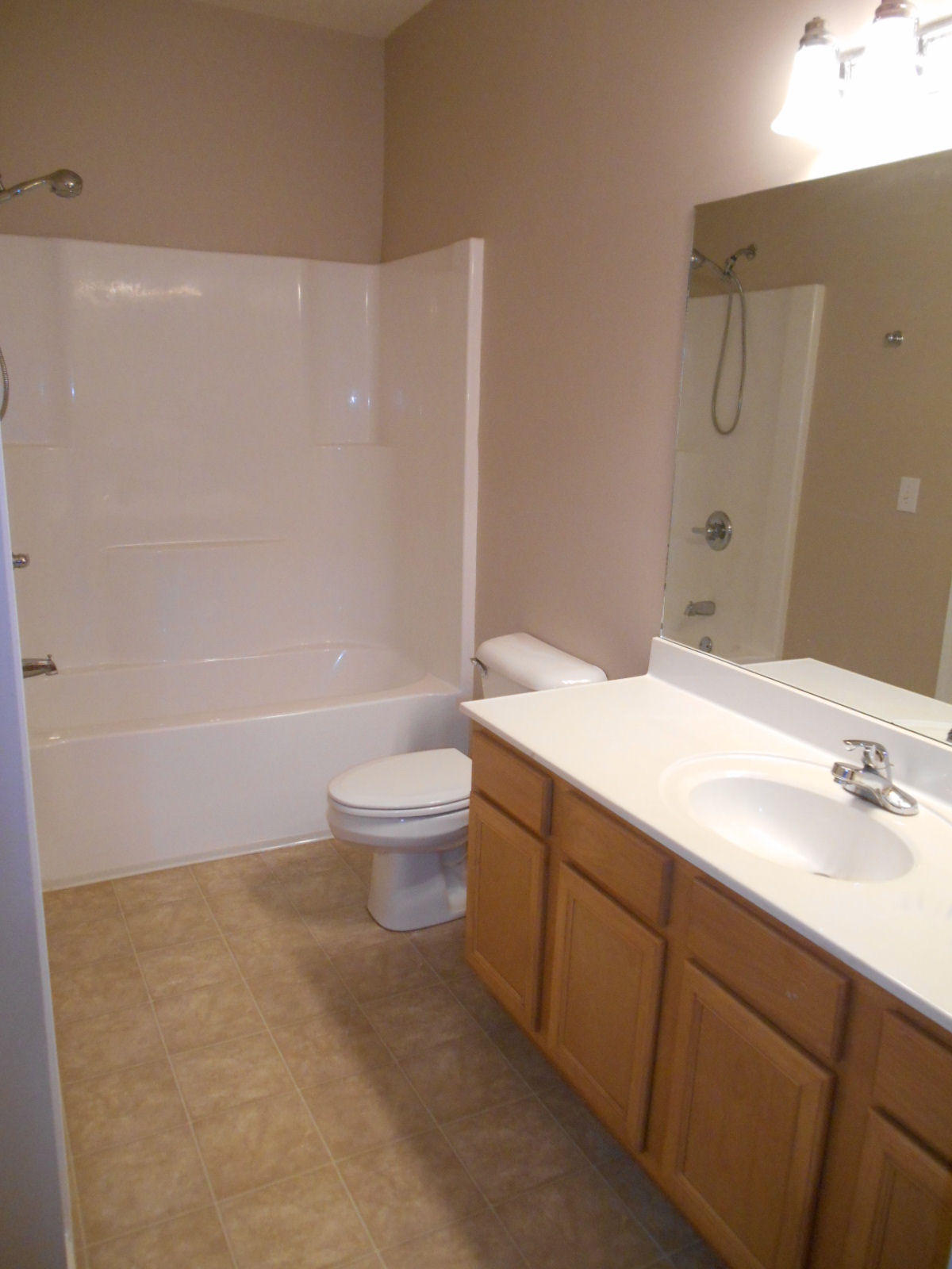 136 Hardinberry Street Oak Ridge, TN 37830 - Photo 11 of 22 Master Bath