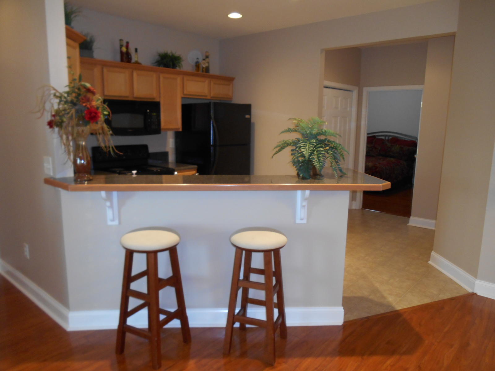 136 Hardinberry Street Oak Ridge, TN 37830 - Photo 5 of 22 Breakfast Bar