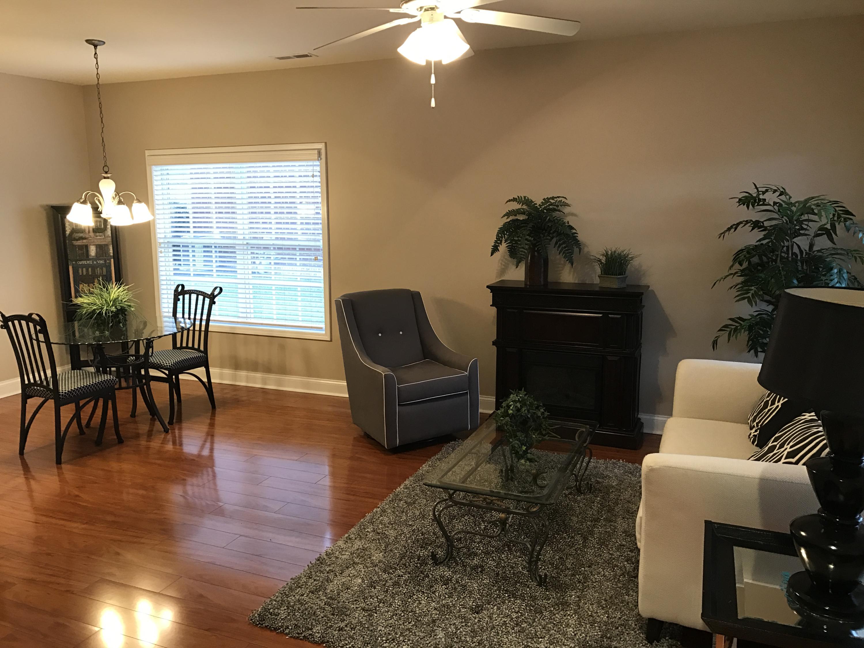 136 Hardinberry Street Oak Ridge, TN 37830 - Photo 7 of 22 Living Room