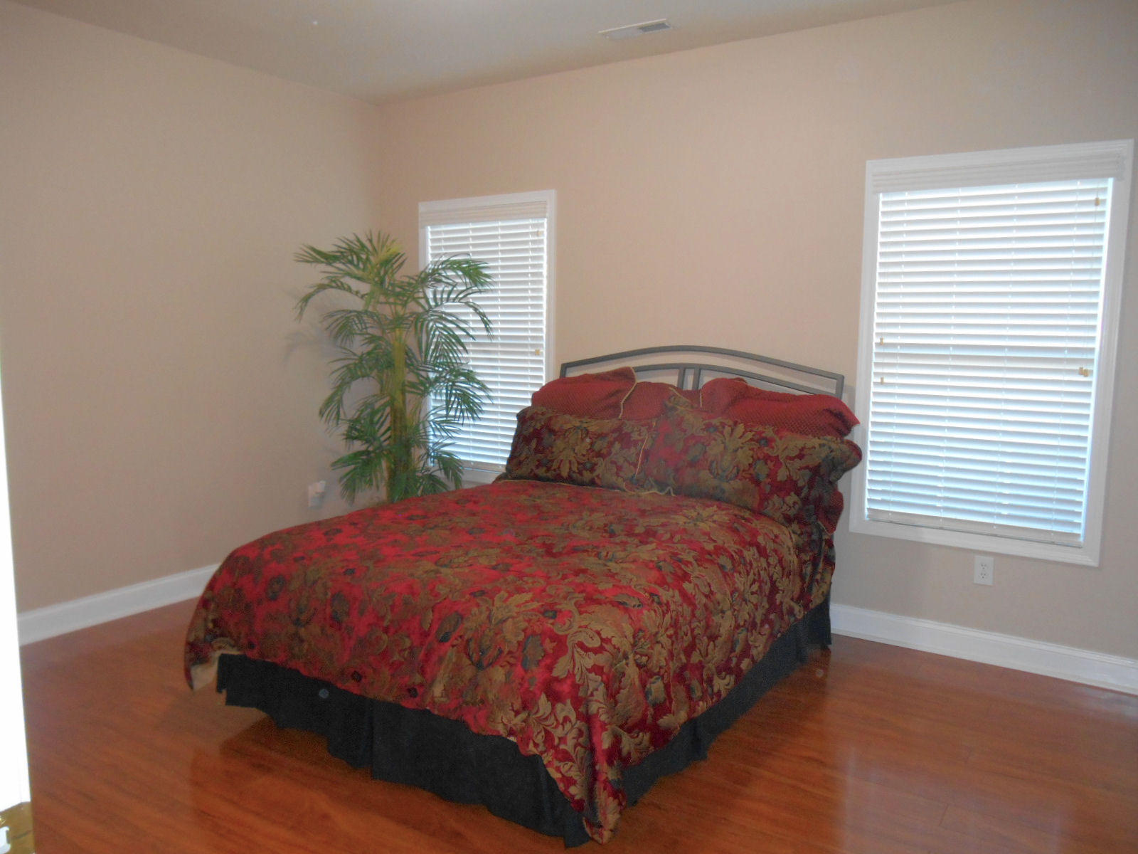 136 Hardinberry Street Oak Ridge, TN 37830 - Photo 9 of 22 Master Bed