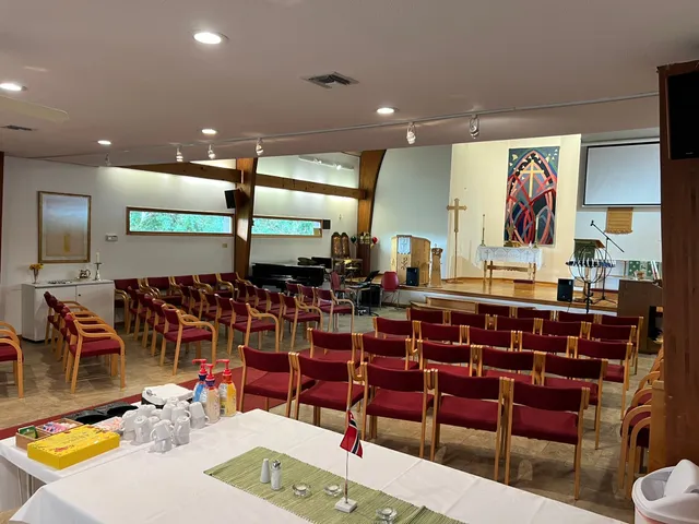 an outdoor space with lots of chairs and mirrors