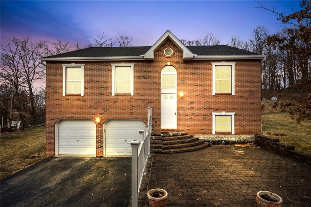 1096 Rural Ridge has had a face lift and is ready for it's new owners!