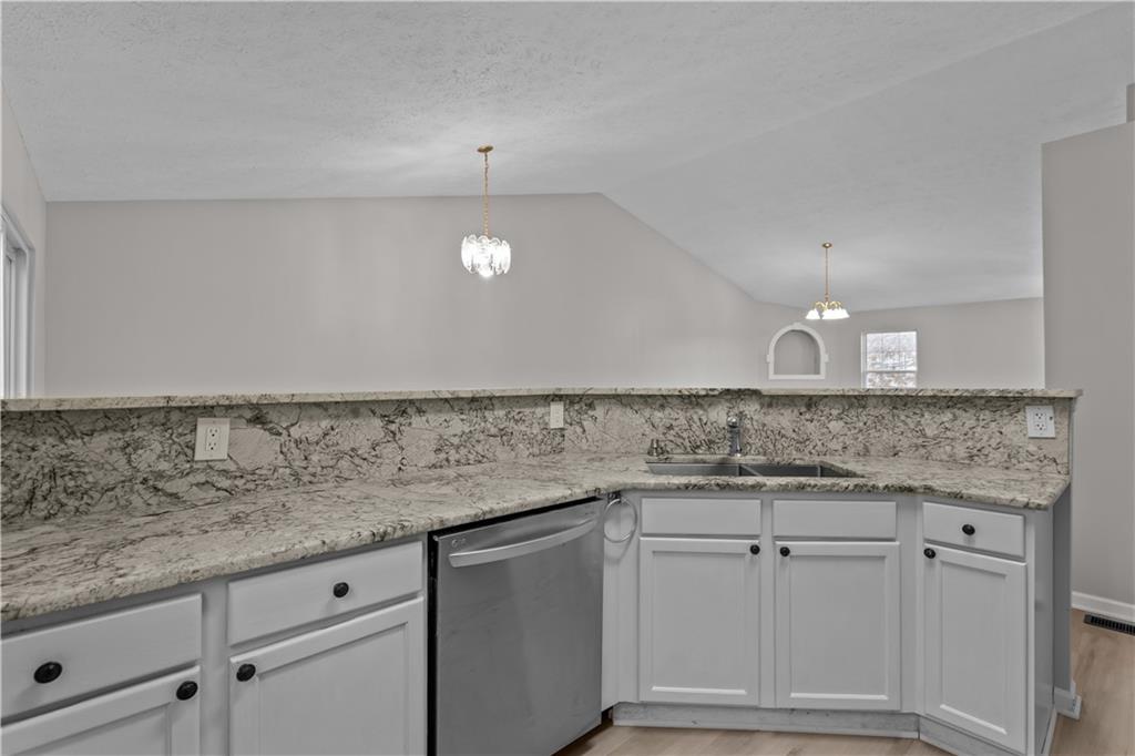 1096 Rural Ridge Drive Cheswick, PA 15024 - Photo 13 of 33 kitchen