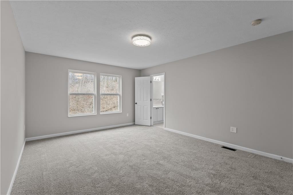 Master ensuite with walk in closet
