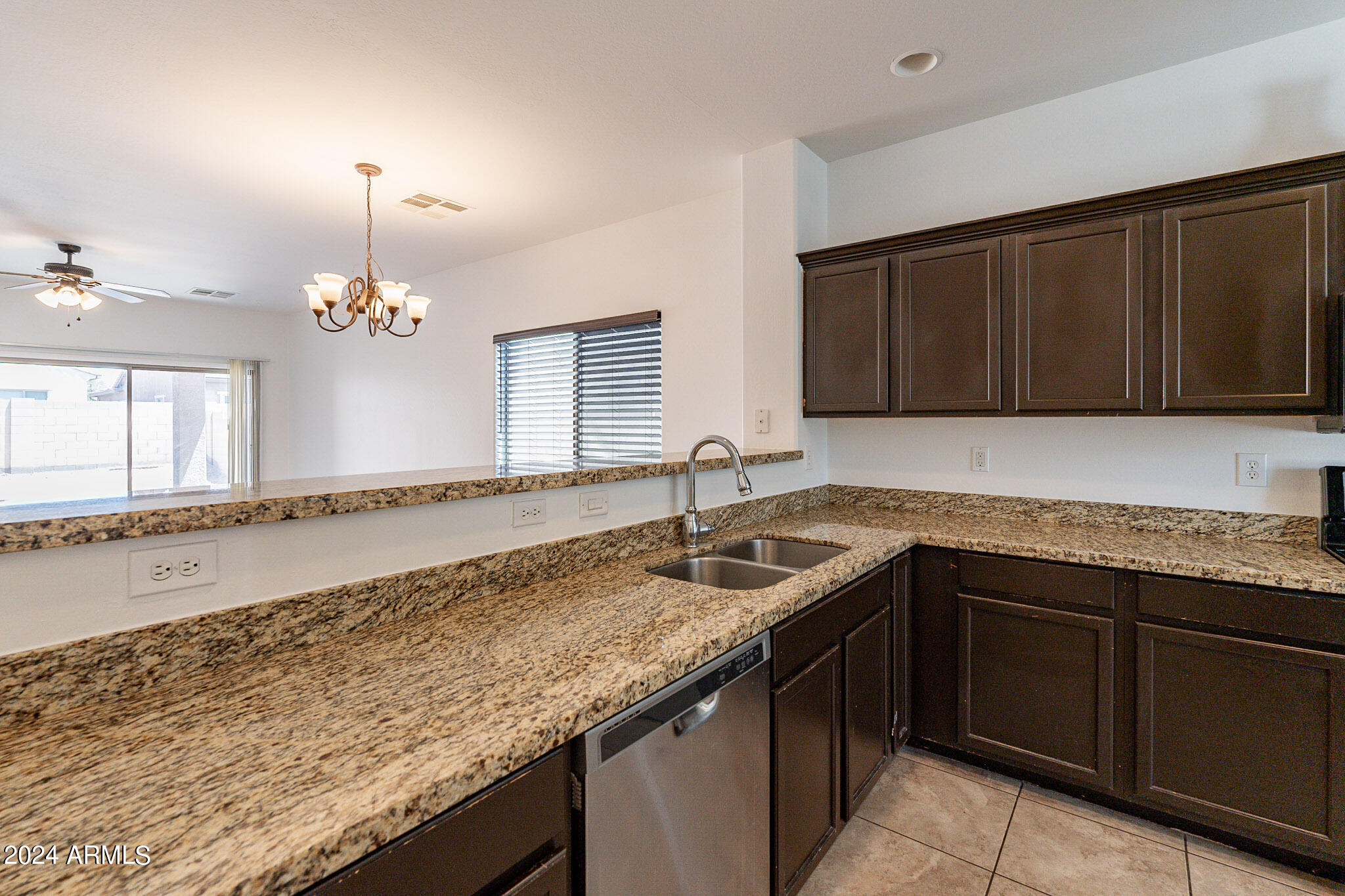 10212 West Chipman Road Tolleson, AZ 85353 - Photo 6 of 28 Kitchen